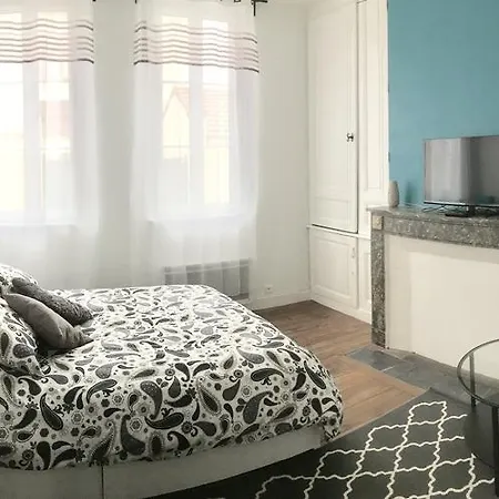 Studio Blanche Pierre * تروي